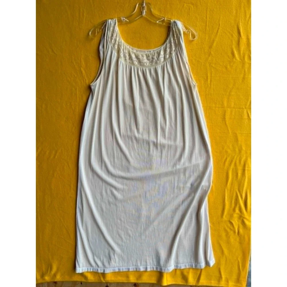 Vintage Cream Mid Length Nightgown‎ Floral Embroidered Sleeveless  26-05-20